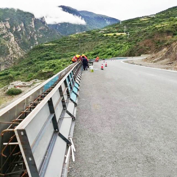 預(yù)制防撞護欄模具